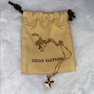 Louis pendant (no chain or bag included)